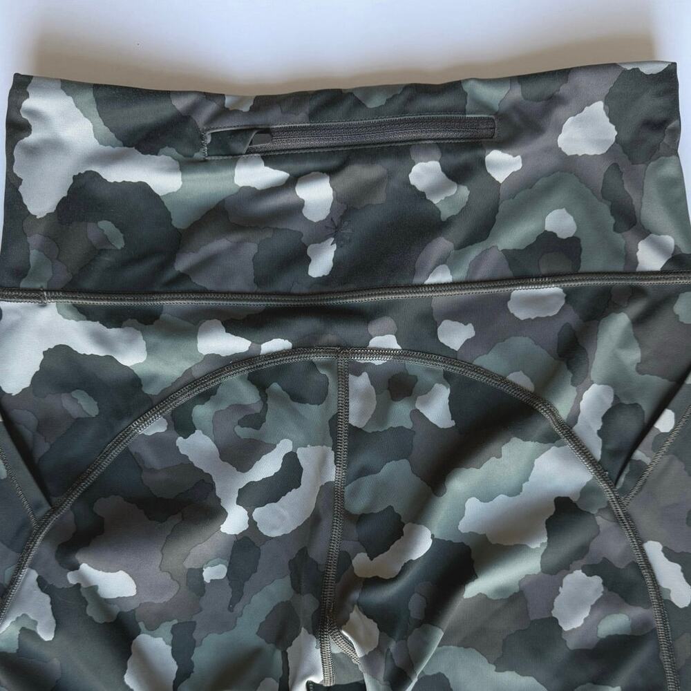 Athleta Lightning Camo 7/8 Tight in Super Sonic Size Small Leggings Activewear - Picture 7 of 13